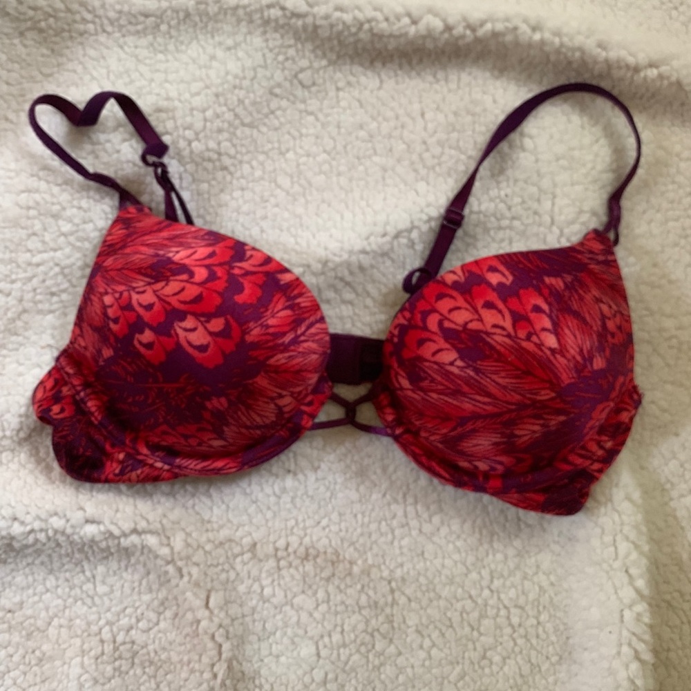 Like New VS Miraculous Plunge Bra 32A